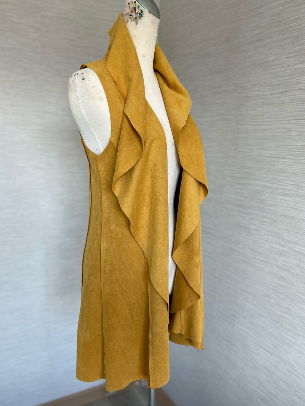 Draped Open Front Vest “Vocal” - Picture 2 of 5